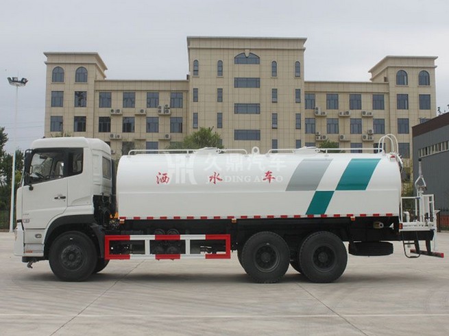 18���|�L(f��ng)�����G����ˮ܇(ch��)�DƬ