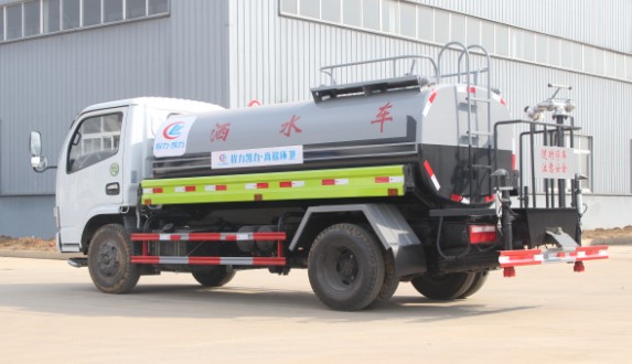 �|�LС��������ˮ܇�������˜ʻ����w������DƬ