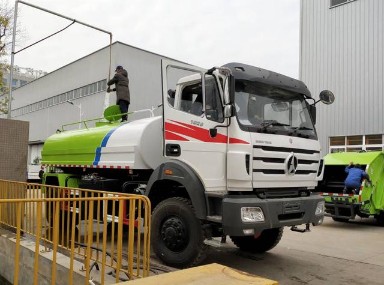 北奔單橋灑水車圖片 北奔單橋灑水車圖片