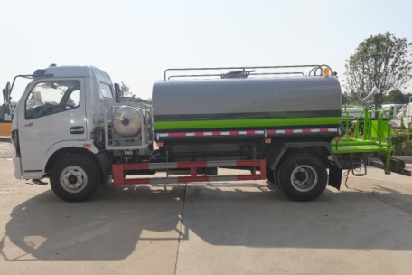 �����|�L(f��ng)������Ȼ�➢ˮ܇�෽λ�DƬ