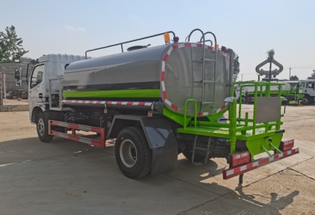 �����|�L(f��ng)������Ȼ�➢ˮ܇�෽λ�DƬ