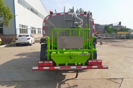 �����|�L(f��ng)������Ȼ�➢ˮ܇�෽λ�DƬ