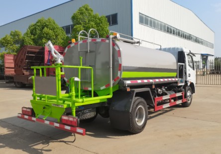 �����|�L(f��ng)������Ȼ�➢ˮ܇�෽λ�DƬ